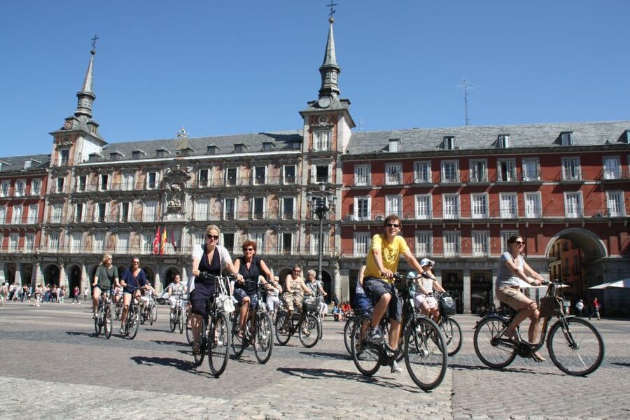 Top highlights of Madrid Bike Tour- 3hrs (e-bike optional) - 3 Hours on Two Wheels: Pace, Traffic, and Choosing the Right Bike