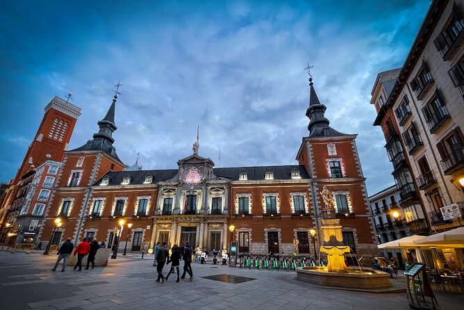 Tour "Madrid of the Austrias" | Old Town ❤️ - Teatro Real facade: ending with Europe-level theater history