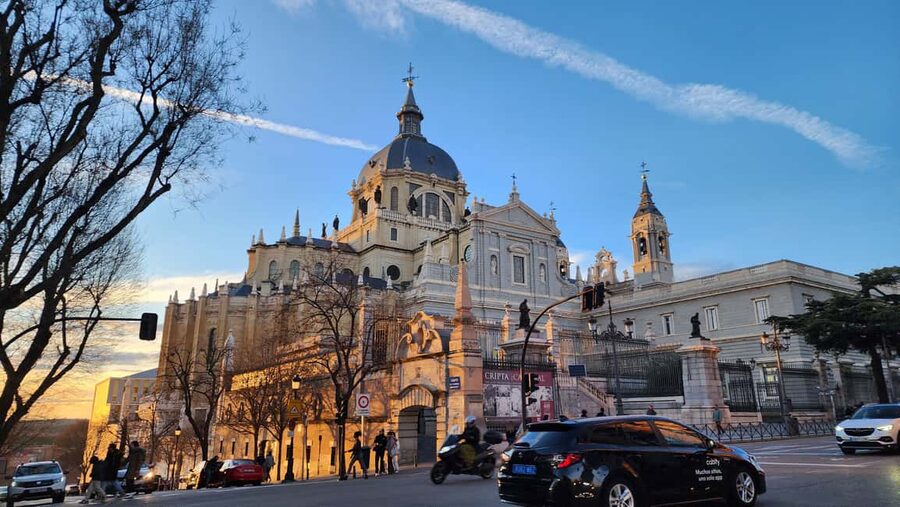Tour Madrid: Secrets in a Electric Tuk Tuk - Guide and Driver Quality, Why It Can Make or Break the Day