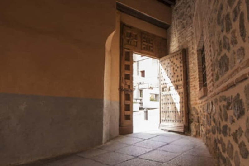 TOUR TOLEDO 3 CULTURAS ⭐⭐⭐⭐⭐ - More Christian stops: Iglesia del Salvador and Iglesia de los Jesuitas