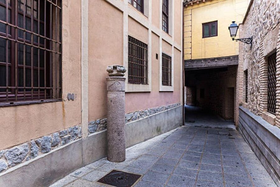 TOUR “ TOLEDO TODO EN UNO ” - Jesuit Church and Saint Vincent: patron legends and secrets in stone