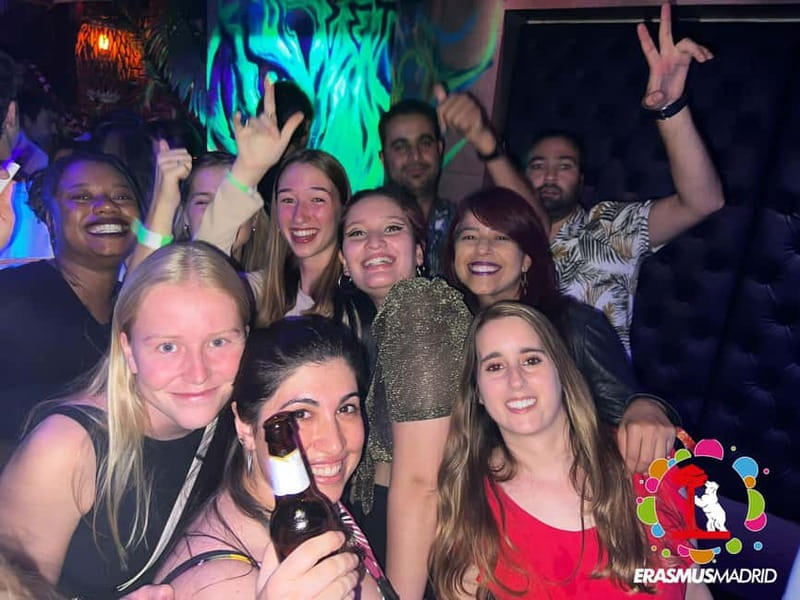 Wild Night Pub Crawl: Free Shots, Games & VIP Club Entry! - Price and Logistics, the real trade-offs for a budget crawl