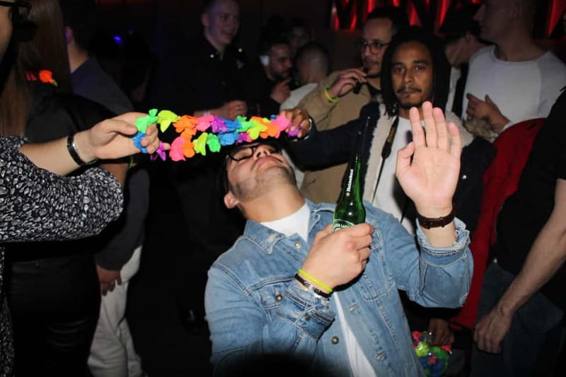 Wild Night Pub Crawl: Free Shots, Games & VIP Club Entry! - Commo Bar meeting point, timing, and the smart-casual dress code